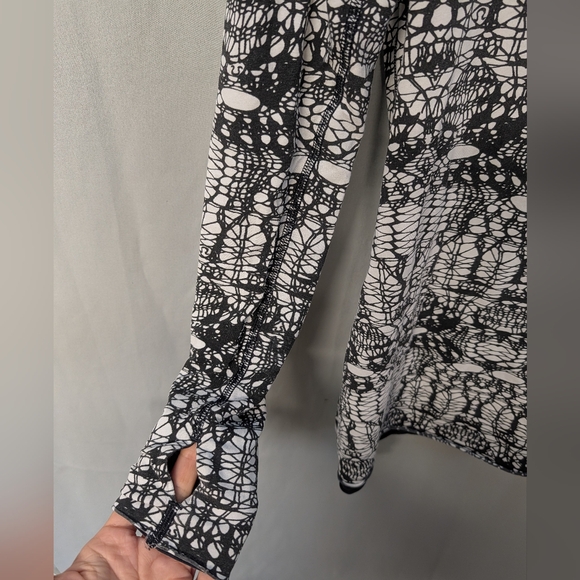 Lululemon Reversible Long Sleeve Top - Picture 3 of 6